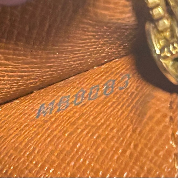 Louis Vuitton Sarah Wallet - Picture 8 of 11